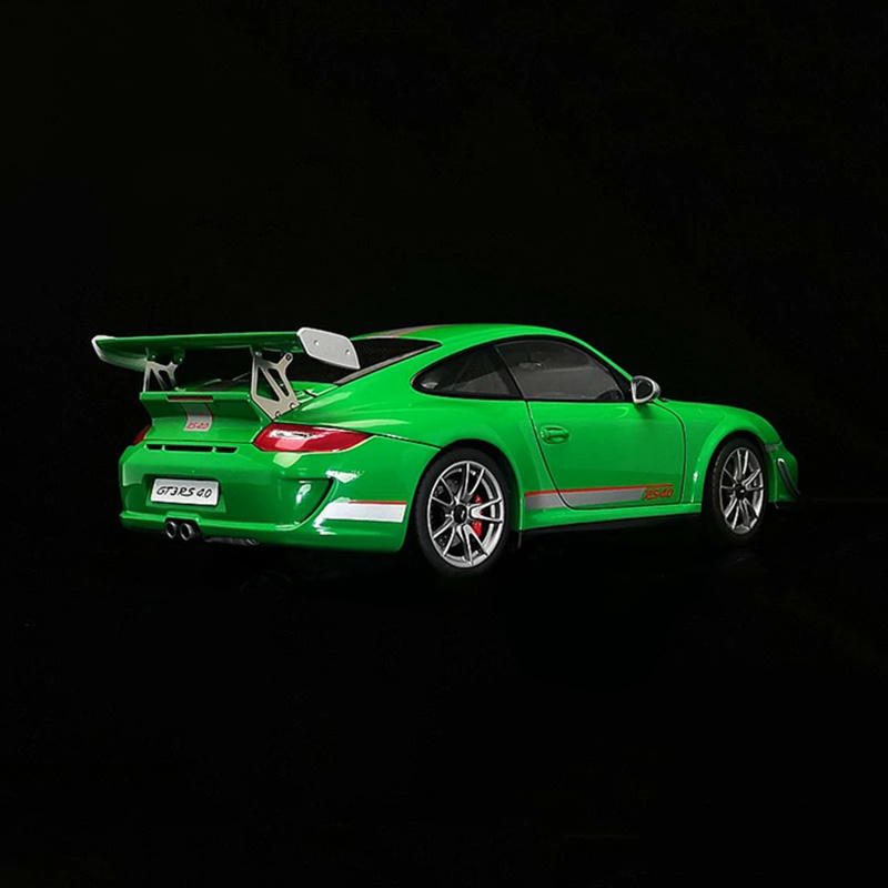 AUTOart 1:18 Porsche 911 GT3 RS 4.0 Diecast Model Car – Green