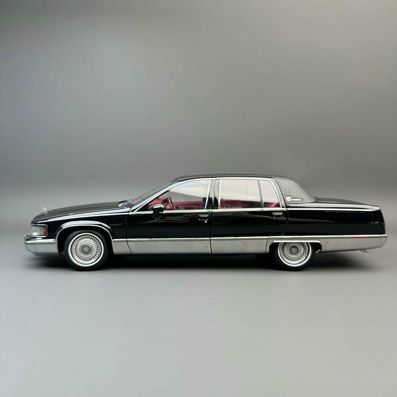 Xiaoguang 1:18 Cadillac Wood Die-Cast Model Car