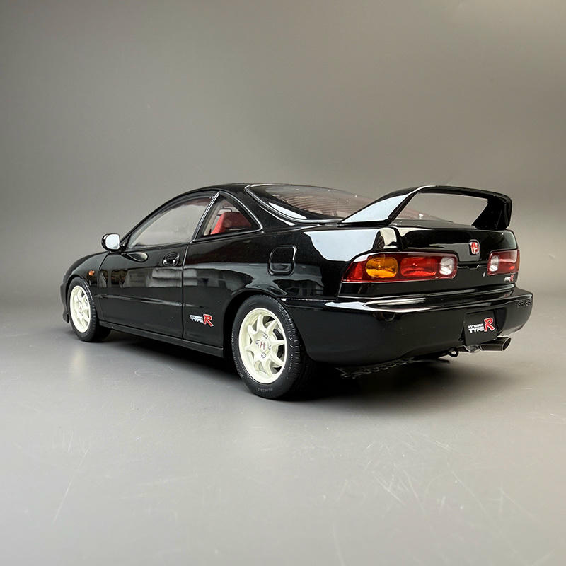 MotorHelix 1:18 Honda Integra Type-R DC2 Diecast Car