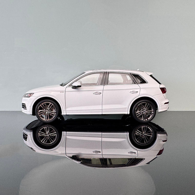 Original 1:18 Audi Q5 Diecast Model – Premium White Collectible