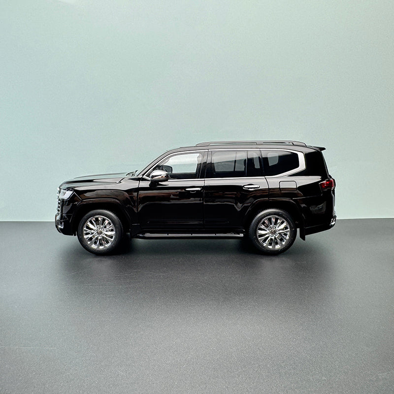 Toyota Land Cruiser LC300 ZX 1:18 Diecast Model by LCD MODEL Collection