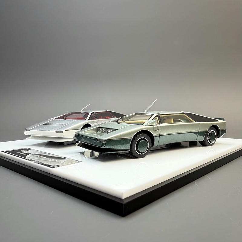 1:43 Aston Martin Bulldog Concept (1980) Resin Model Set