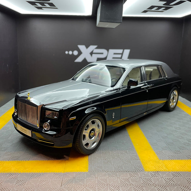 Модель автомобиля Kyosho Phantom EWB Extended Alloy в масштабе 1:18 + небольшой подарок