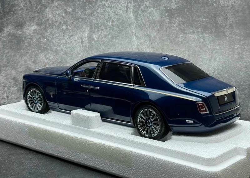 OEM 1:18 Rolls-Royce Phantom VIII Diecast Model – YX car model