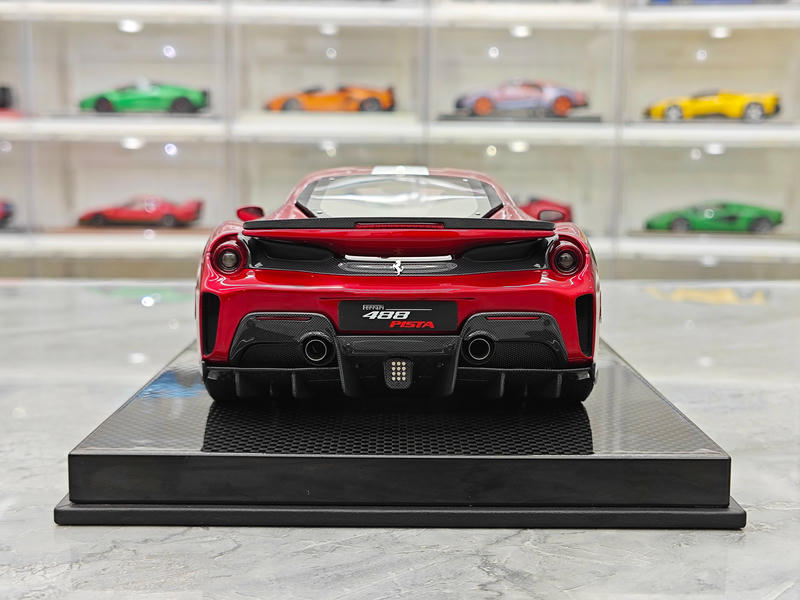 Dino Model 1:18 Ferrari 488 Pista Resin (Fully Open) Model