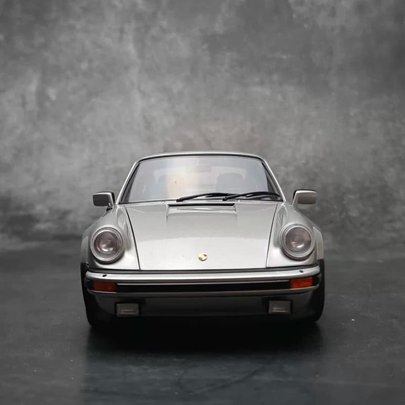 AUTOart 1:18 Porsche 911 (930) Turbo 3.0 Diecast Model Car