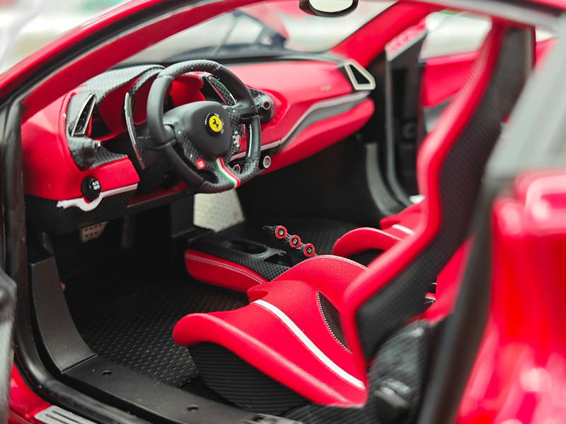Dino Model 1:18 Ferrari 488 Pista Resin (Fully Open) Model