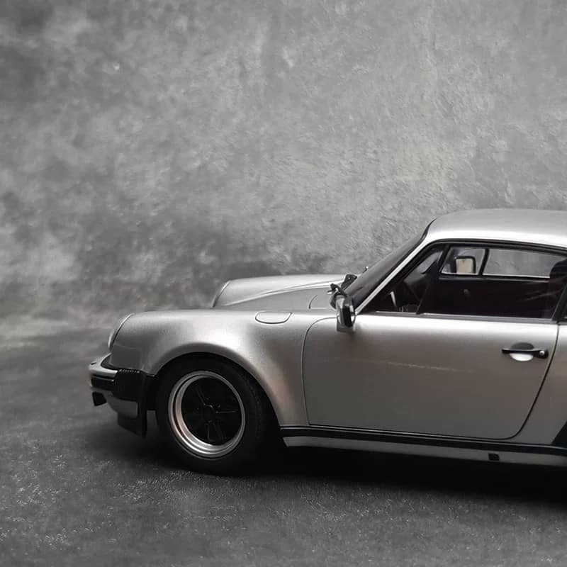 AUTOart 1:18 Porsche 911 (930) Turbo 3.0 Diecast Model Car