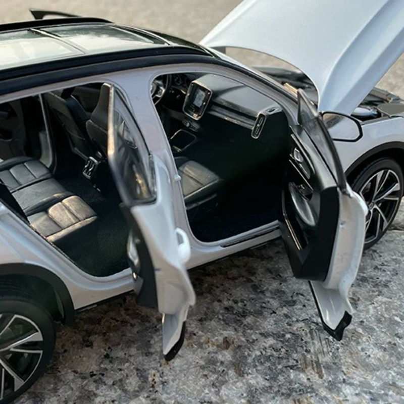 Original XC40 1:18 Diecast Model
