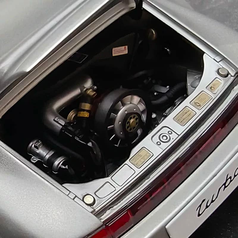AUTOart 1:18 Porsche 911 (930) Turbo 3.0 Diecast Model Car