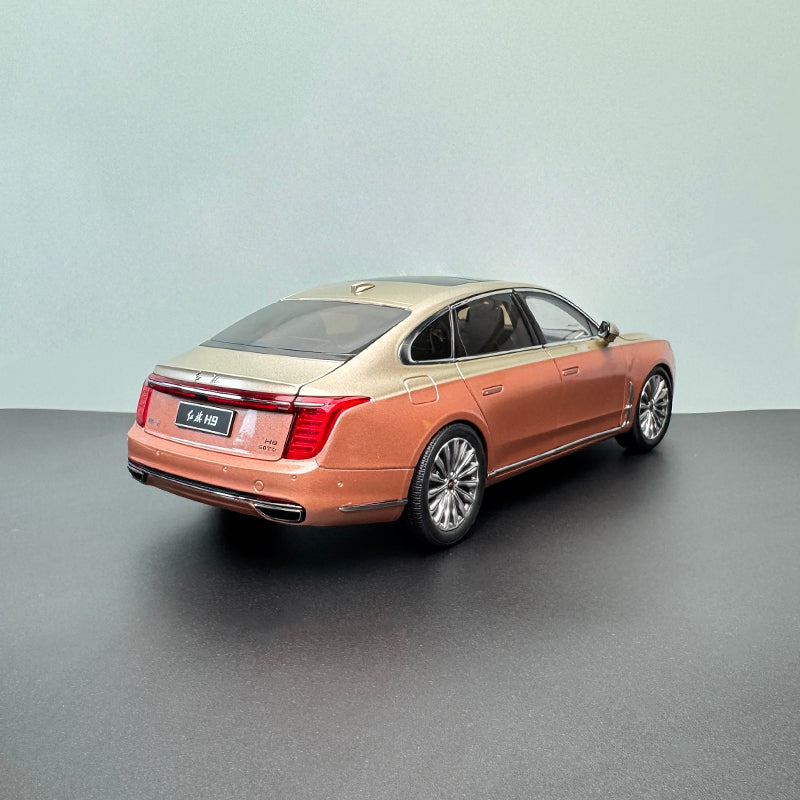 FAW Hongqi H9 1:18 Die-Cast Alloy Model with Solid Wood Base