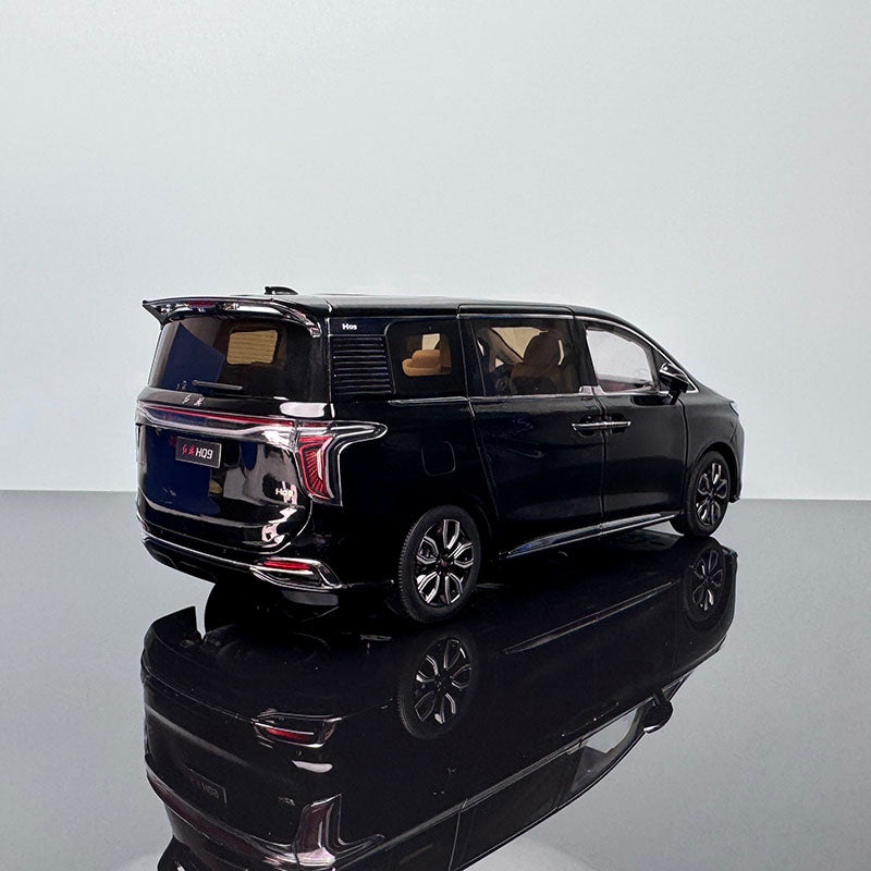 Hongqi HQ9 Nanny Car Diecast Model – 1:18 Scale Luxury Collectible