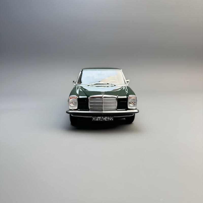 Norev Mercedes-Benz 200 W115 1968 1:18 Diecast Model Car – Green