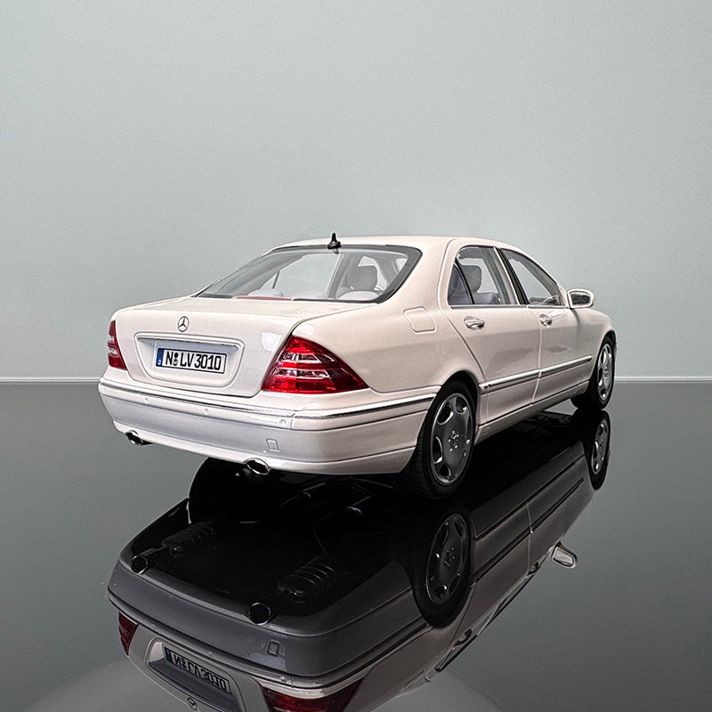Mercedes-Benz W220 S600 Butterfly Diecast Model – 1:18 Premium Interactive Collectible