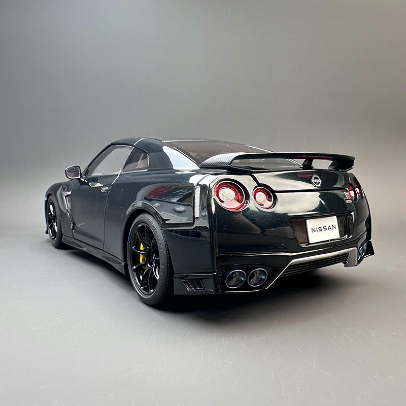 MotorHelix 1:18 Nissan GT-R R35 Diecast Model Car – Midnight Purple