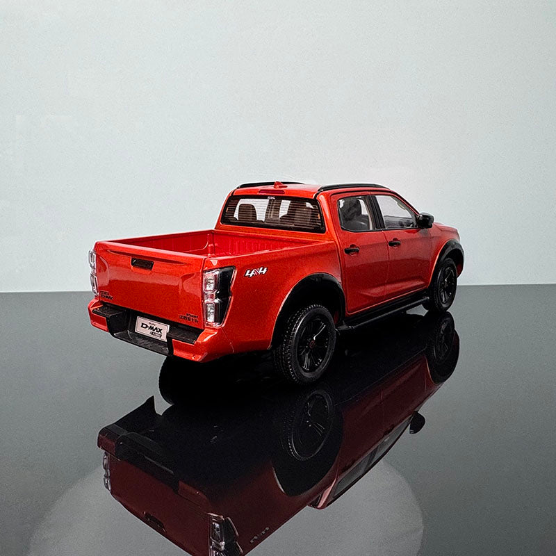 Isuzu Pickup Truck 1:18 Diecast Model – Interactive Collectible
