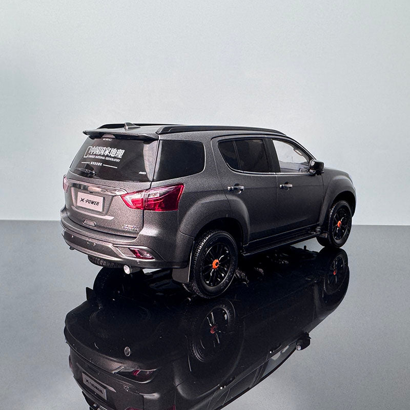 Isuzu MU-X 1:18 Scale Diecast Model – Premium Collectible