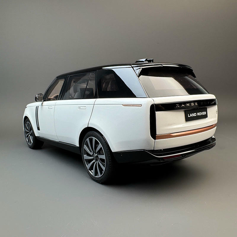 LCD 1:18 Land Rover Range Rover SV 2022 Long Wheelbase Diecast Car
