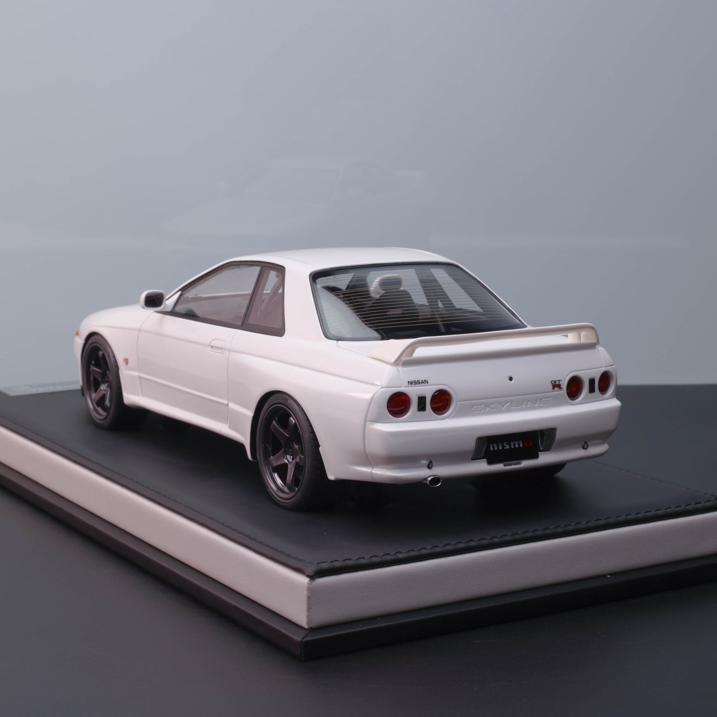 MOTORHELIX 1:18 Nissan Skyline GT-R (R32) Custom – Limited Resin Model (Gunmetal Grey)