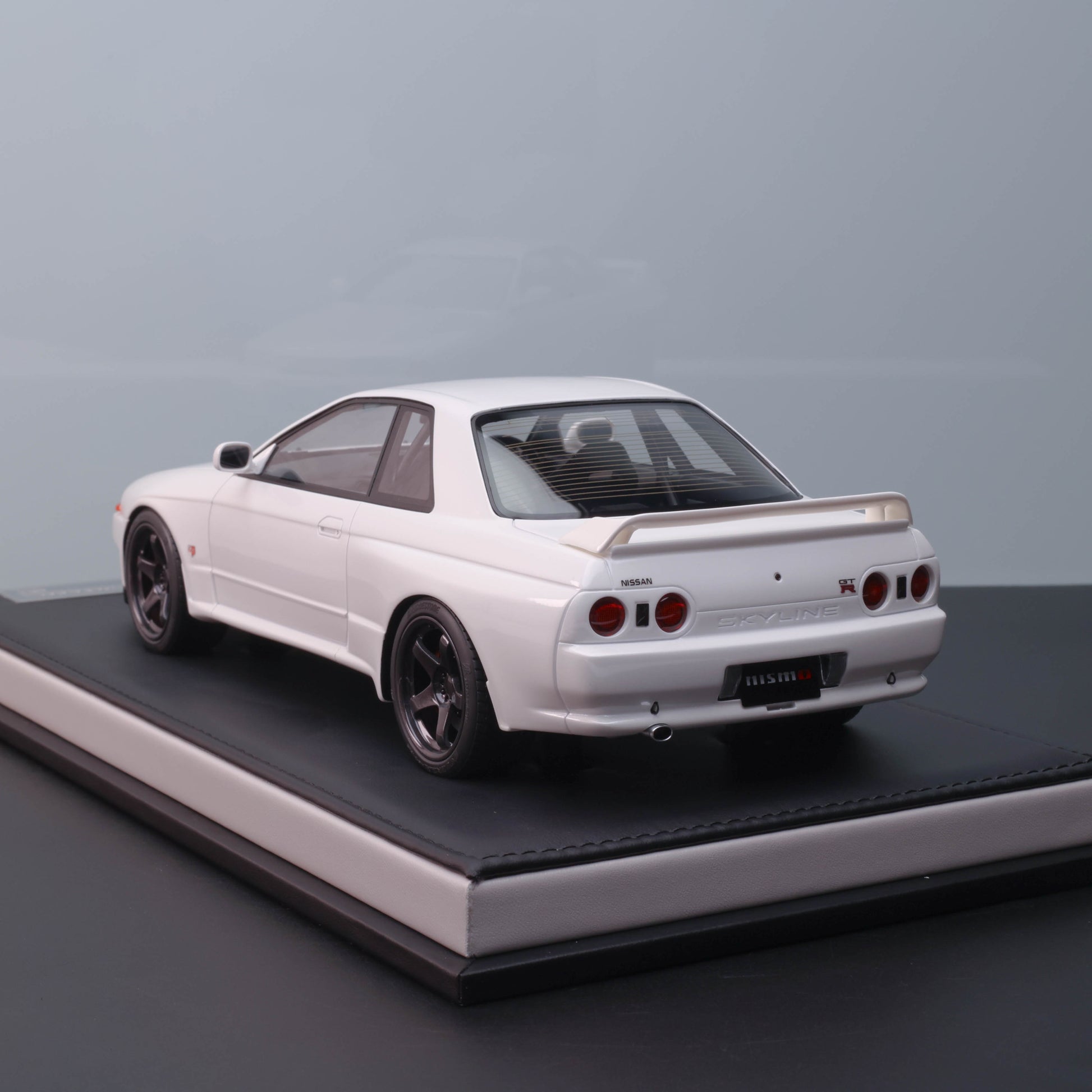 MOTORHELIX 1:18 Nissan Skyline GT-R (R32) Custom – Limited Resin Model (Gunmetal Grey)