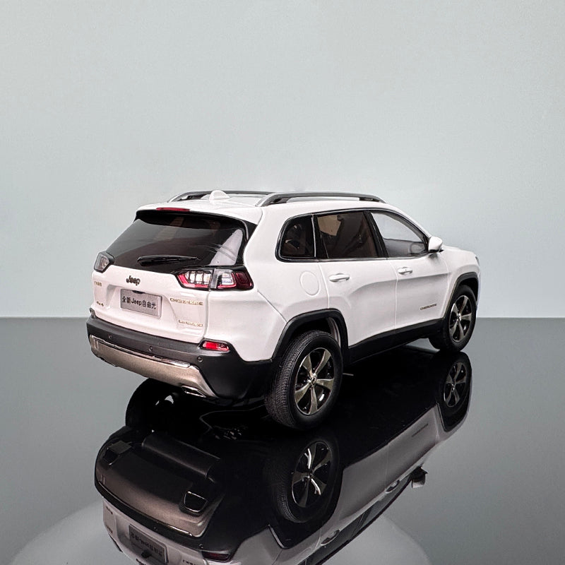 GAC Fiat Chrysler New Jeep Cherokee 1:18 Diecast Model – Fully Interactive Collectible