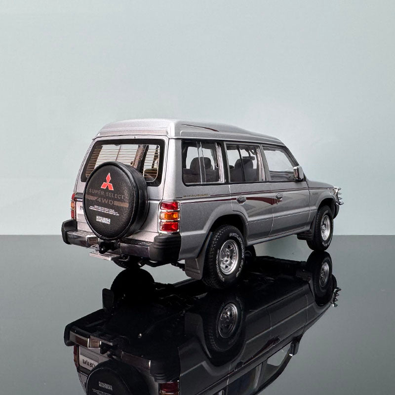 Limited Edition Mitsubishi Pajero Diecast Model – 1:18 Scale Collectible