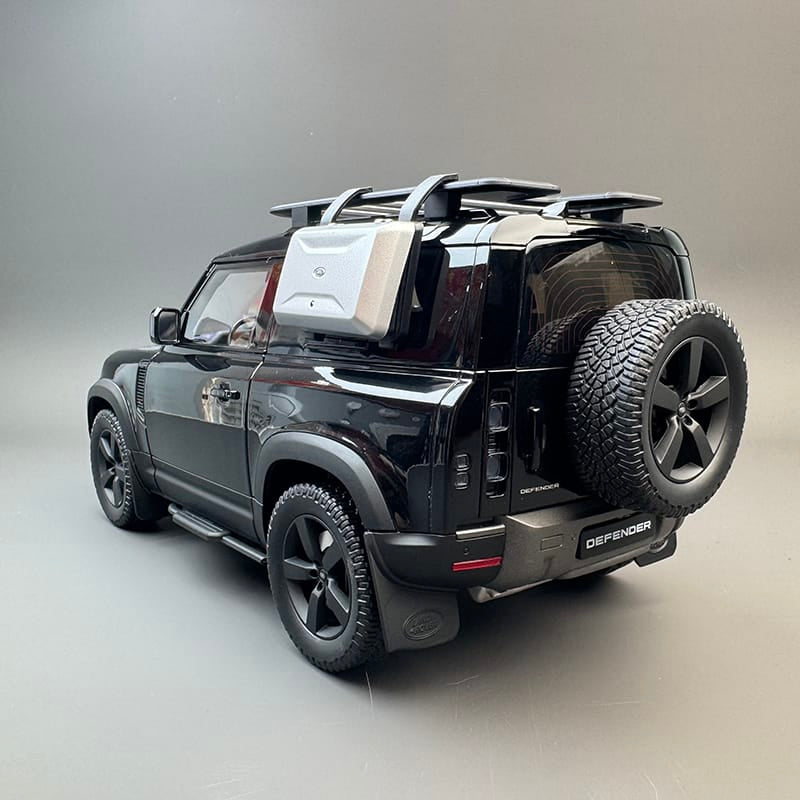 Almost Real Land Rover Defender 90 1:18 Alloy Diecast Model Car