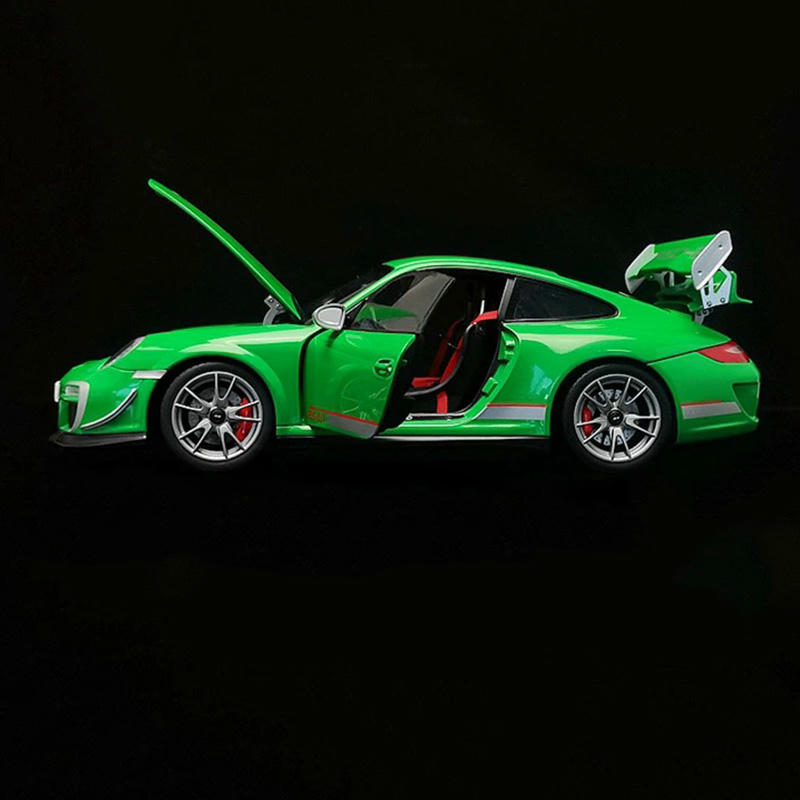 AUTOart 1:18 Porsche 911 GT3 RS 4.0 Diecast Model Car – Green