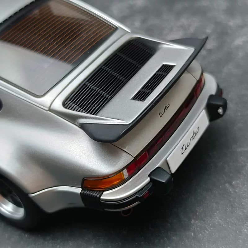 AUTOart 1:18 Porsche 911 (930) Turbo 3.0 Diecast Model Car
