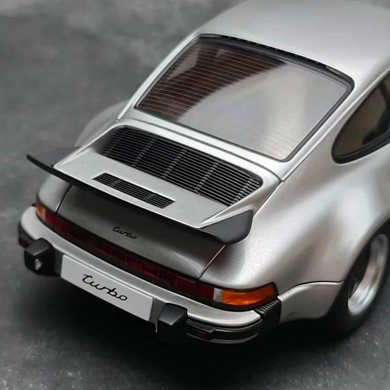AUTOart 1:18 Porsche 911 (930) Turbo 3.0 Diecast Model Car