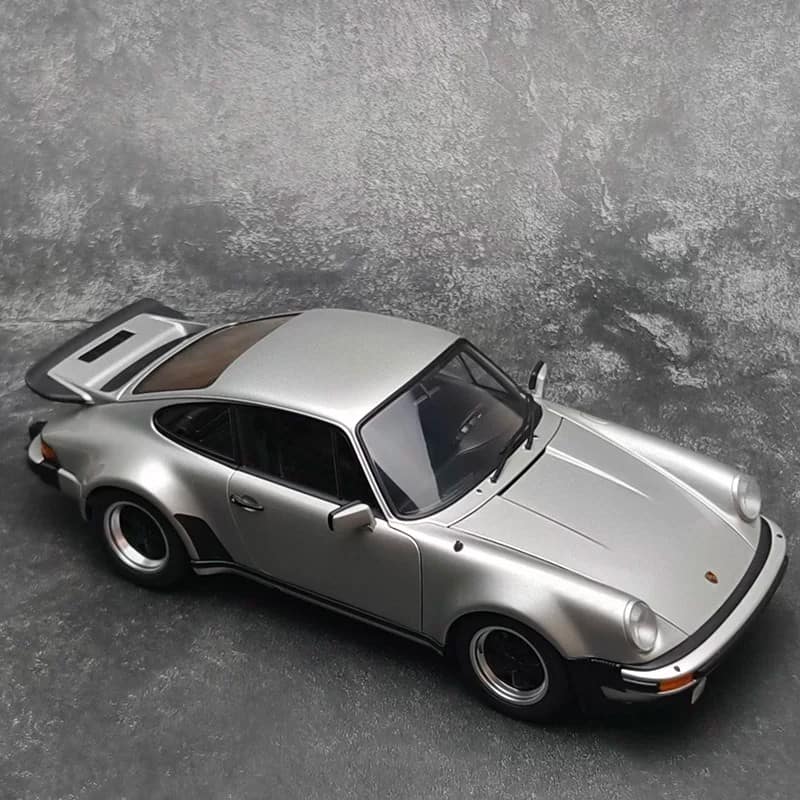 AUTOart 1:18 Porsche 911 (930) Turbo 3.0 Diecast Model Car