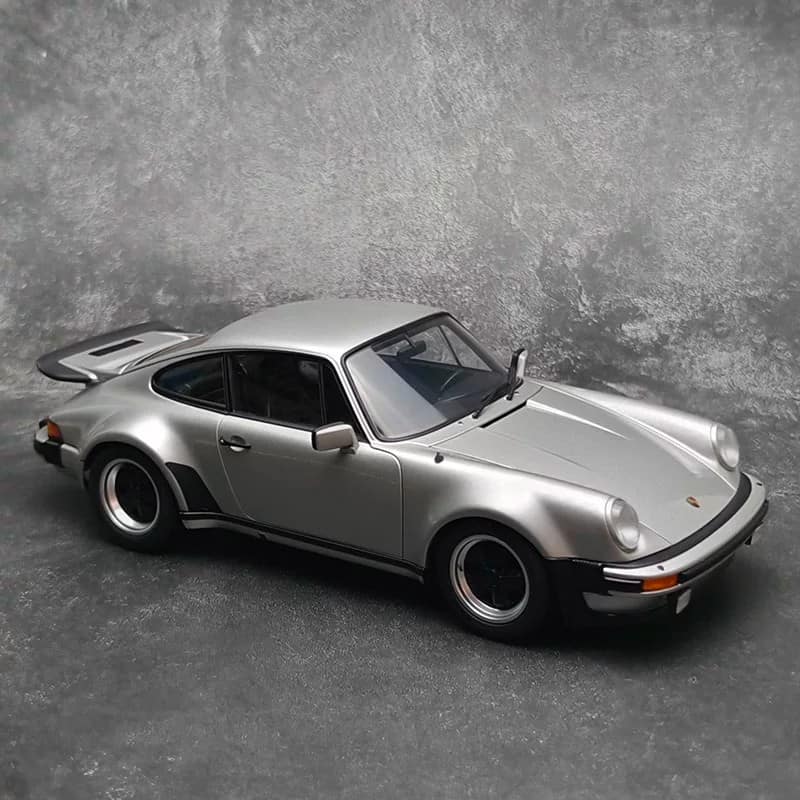 AUTOart 1:18 Porsche 911 (930) Turbo 3.0 Diecast Model Car