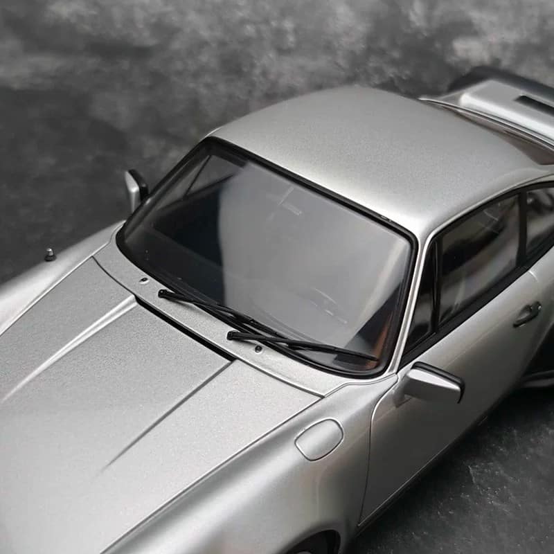 AUTOart 1:18 Porsche 911 (930) Turbo 3.0 Diecast Model Car