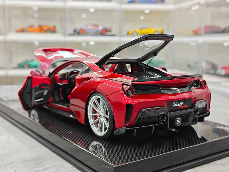 Dino Model 1:18 Ferrari 488 Pista Resin (Fully Open) Model