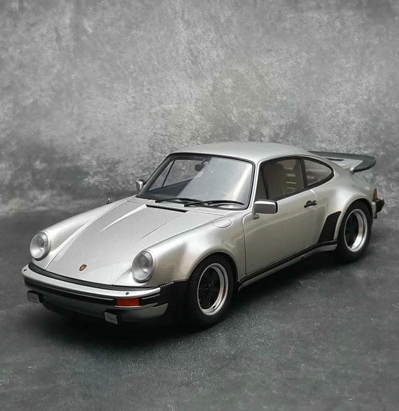 AUTOart 1:18 Porsche 911 (930) Turbo 3.0 Diecast Model Car