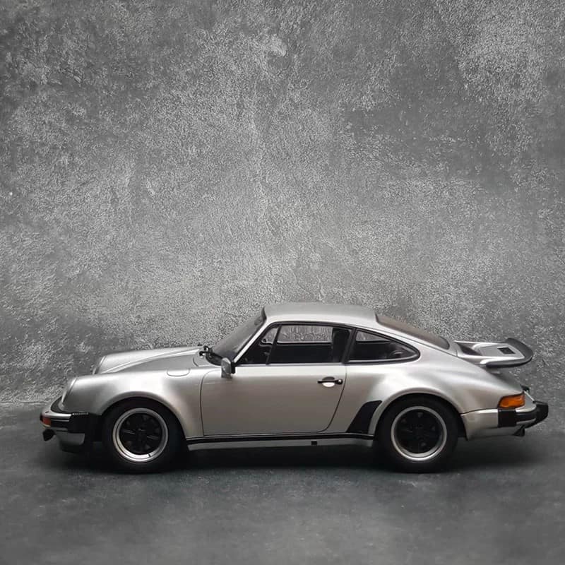 AUTOart 1:18 Porsche 911 (930) Turbo 3.0 Diecast Model Car