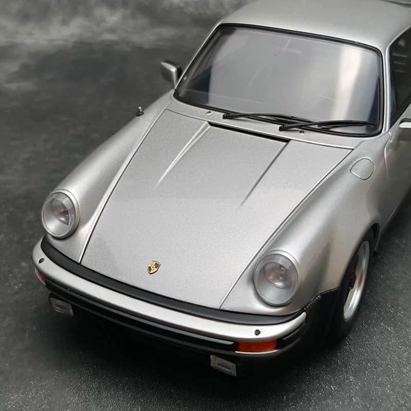 AUTOart 1:18 Porsche 911 (930) Turbo 3.0 Diecast Model Car