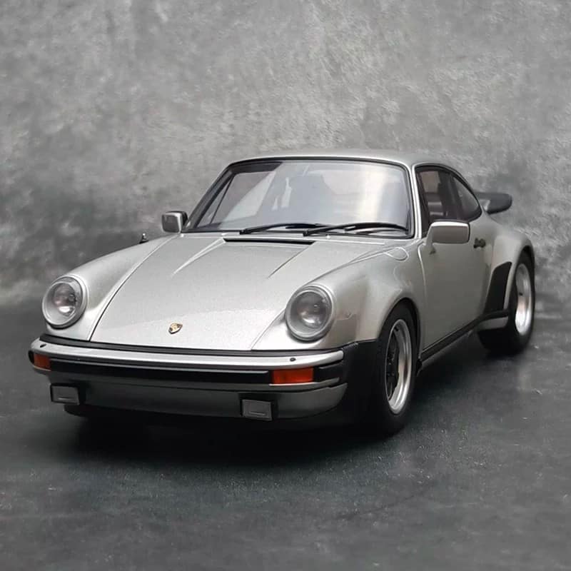 AUTOart 1:18 Porsche 911 (930) Turbo 3.0 Diecast Model Car