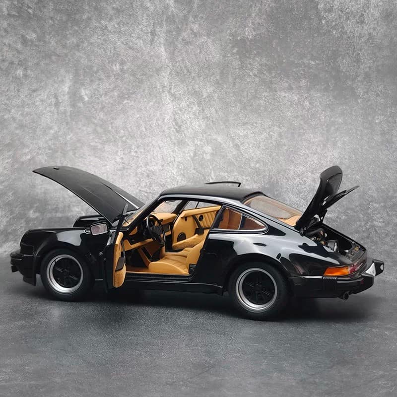 AUTOart 1:18 Porsche 911 (930) Turbo 3.0 Diecast Model Car