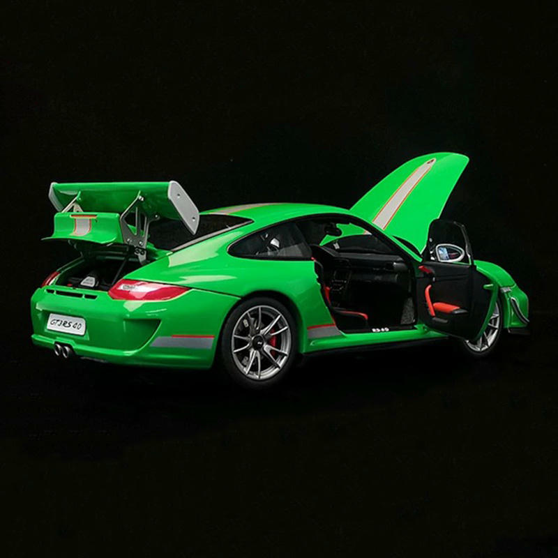 AUTOart 1:18 Porsche 911 GT3 RS 4.0 Diecast Model Car – Green