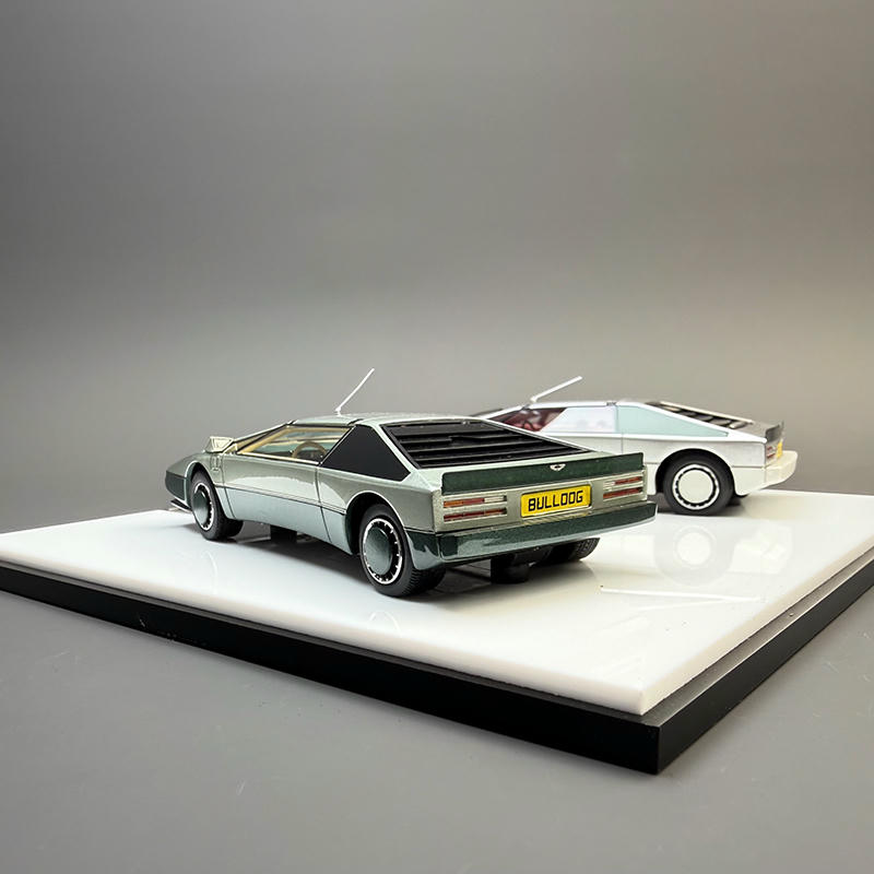 1:43 Aston Martin Bulldog Concept (1980) Resin Model Set