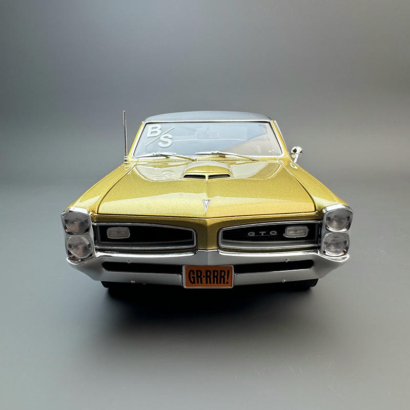 ACME 1:18 1966 Pontiac GTO Diecast Car – Gold