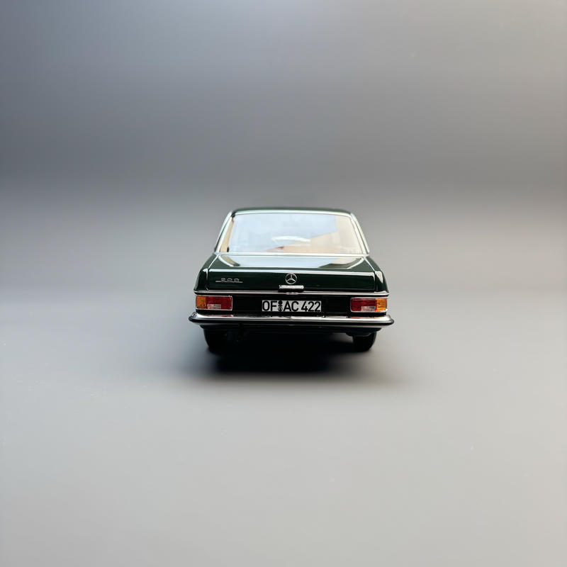 Norev Mercedes-Benz 200 W115 1968 1:18 Diecast Model Car – Green