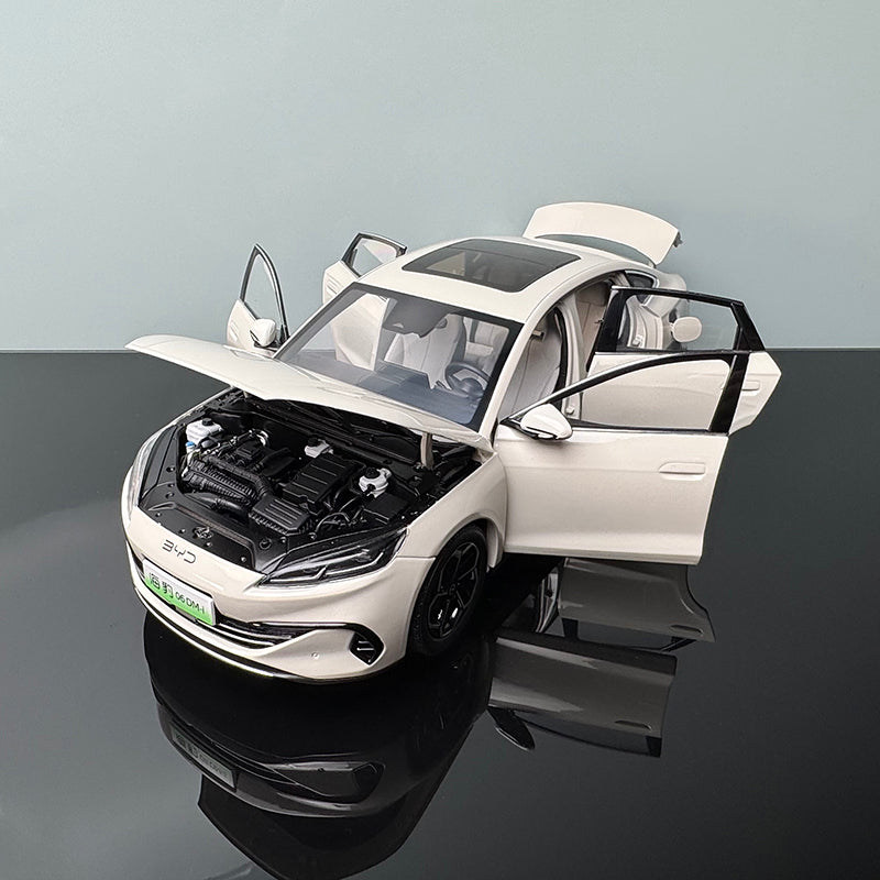 BYD Seal EV 1:18 Diecast Model – Premium Interactive Collectible