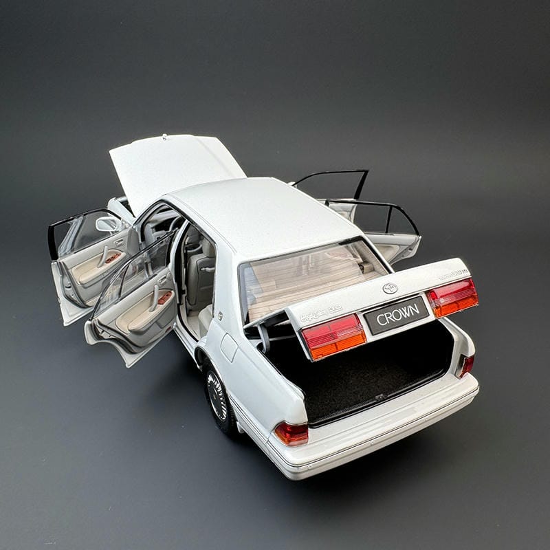 1:18 Scale Toyota Crown 155 Diecast Model Car – Alloy Build with Opening Doors, Hood, Trunk &amp; Functional Steering