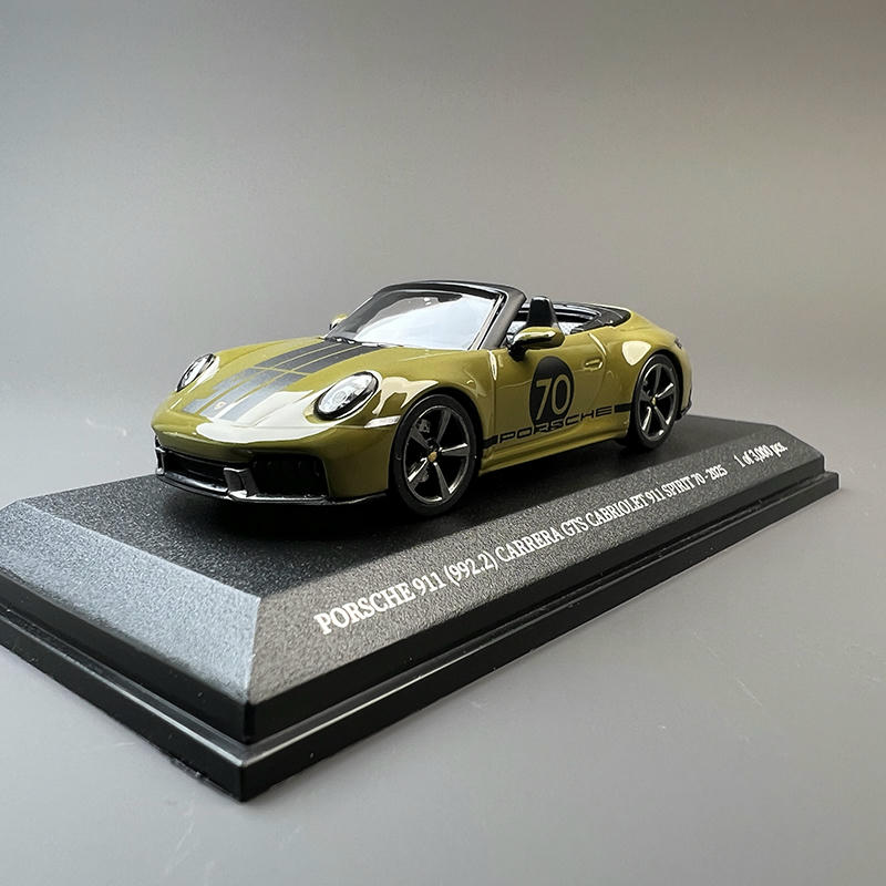 Minichamps 1:64 Porsche 911 (992.2) GTS Diecast Car