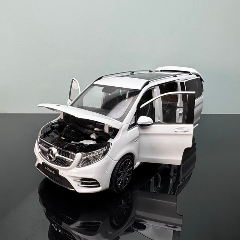 Mercedes-Benz V-Class V260 Diecast Model – 1:18 Scale Collectible