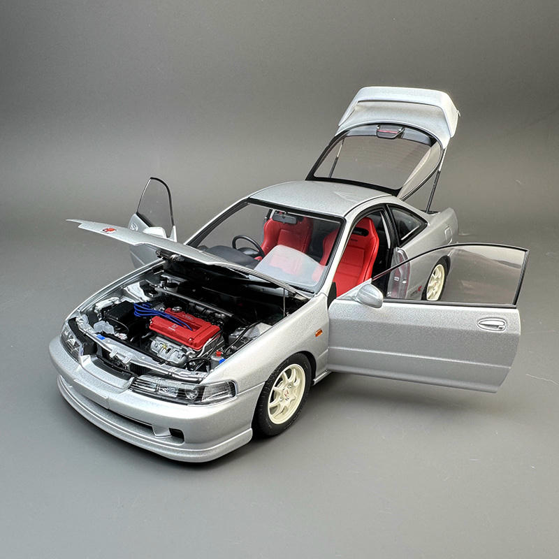 MotorHelix 1:18 Honda Integra Type-R DC2 Diecast Car—Silver