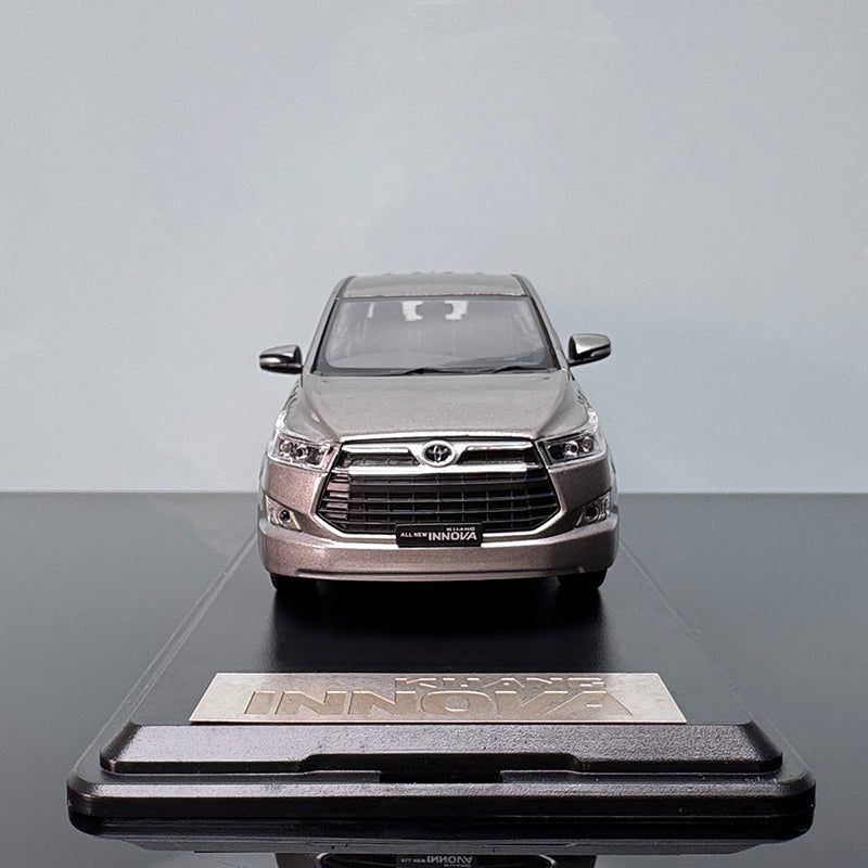 Toyota INNOVA MPV 1:32 Diecast Model – Premium Closed Body Collectible
