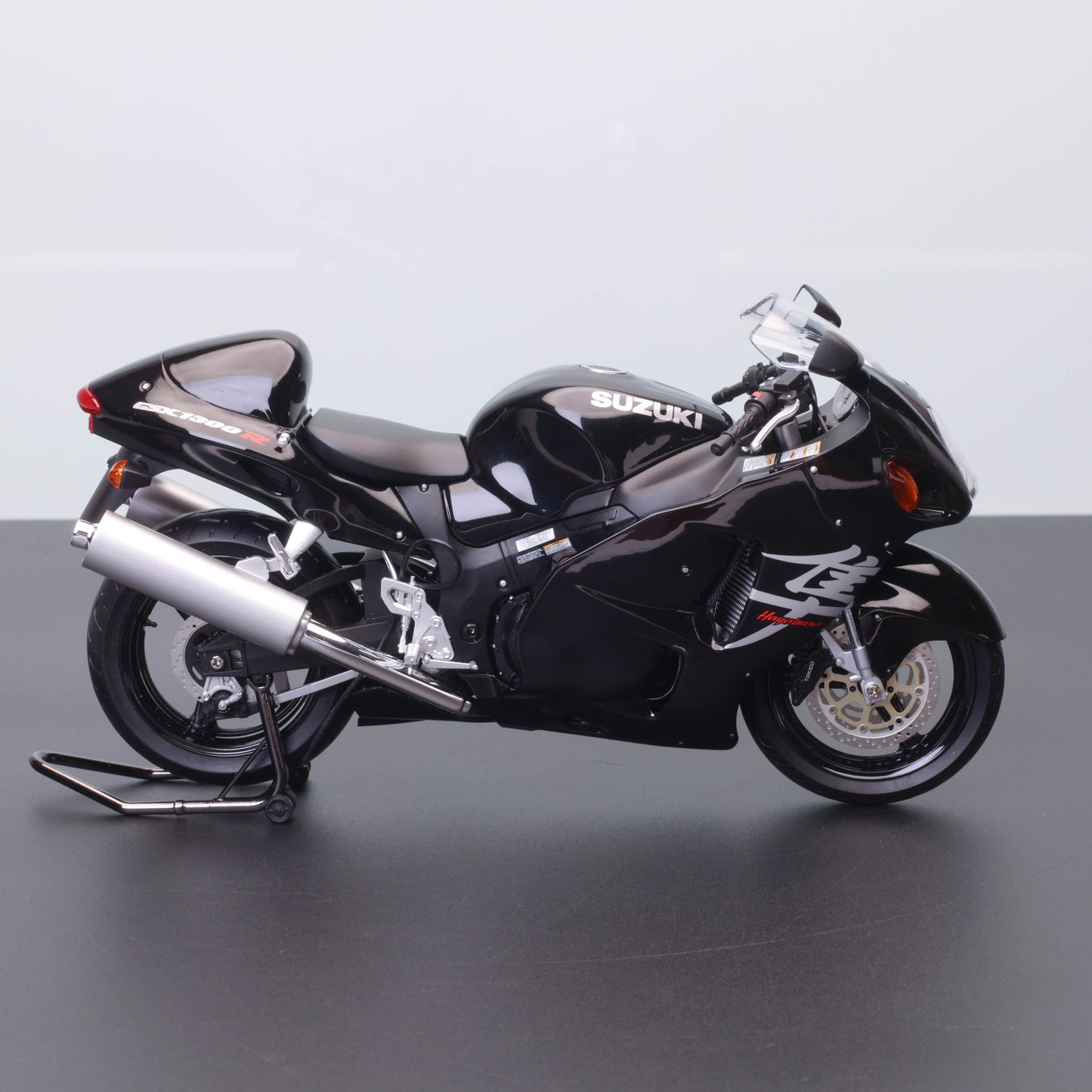 LCD Models 1:12 Suzuki GSX-1300R Hayabusa – Alloy Motorcycle Model (Authorized by Suzuki)